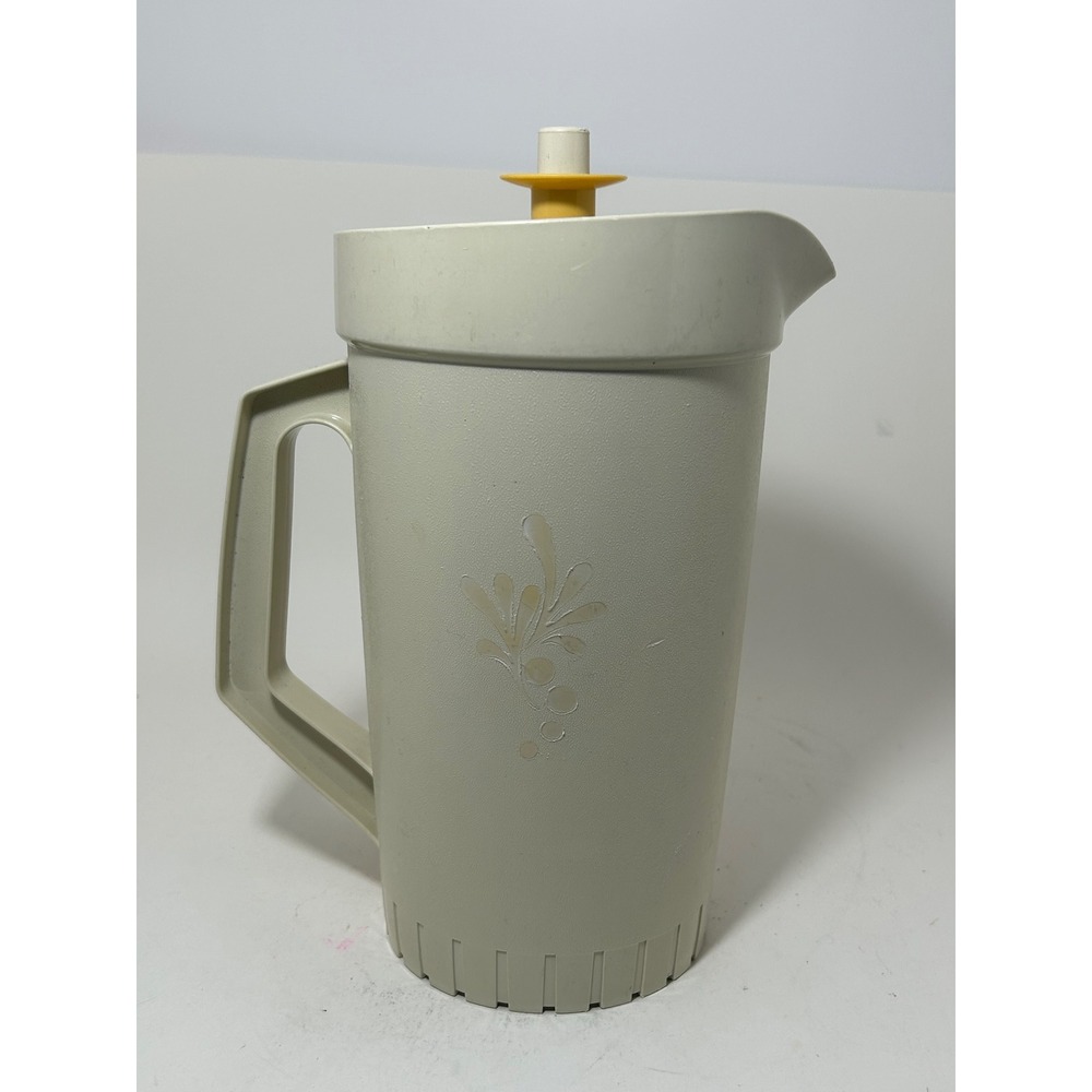 Vintage Tupperware 2 Quart Pitcher Almond Beige Yellow Sunburst Lid 800-1